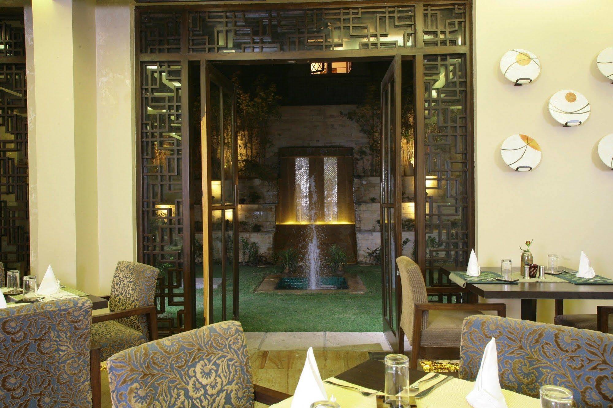 Hotel ​Justa Gurgaon Restauracja zdjęcie